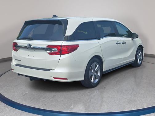 White Diamond Pearl 2018 Honda Odyssey EX-L