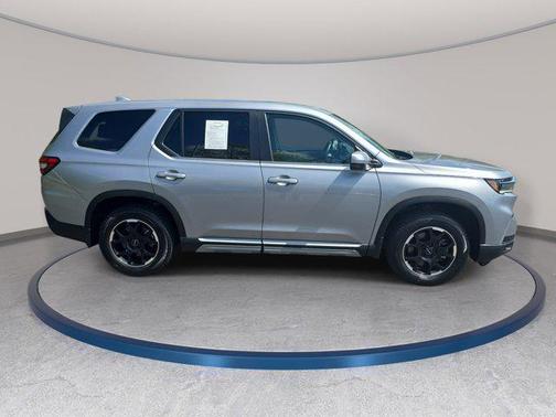 Lunar Silver Metallic 2025 Honda Pilot EX-L