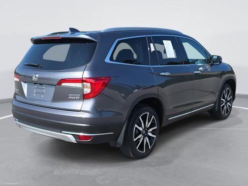 2022 Honda Pilot Touring 8-Passenger
