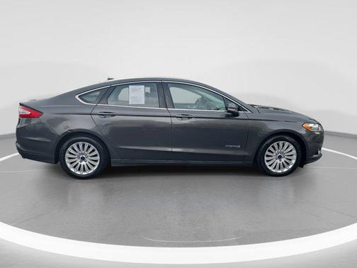 2016 Ford Fusion Hybrid SE