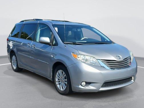 2013 Toyota Sienna XLE