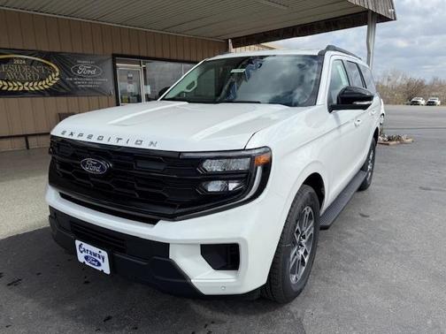 Star White 2026 Ford Expedition Active