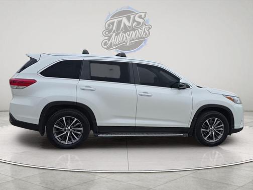 Blizzard Pearl 2019 Toyota Highlander XLE