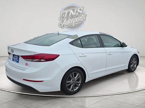 Quartz White Pearl 2017 Hyundai ELANTRA SE