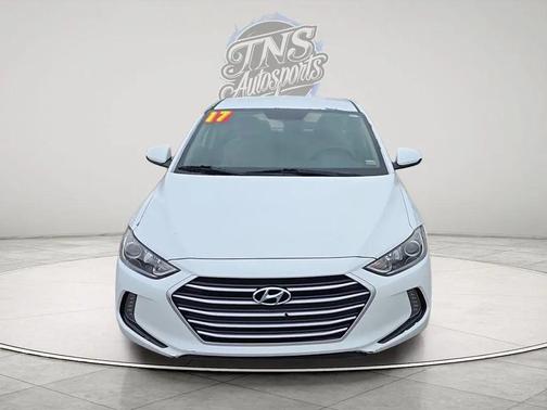 Quartz White Pearl 2017 Hyundai ELANTRA SE