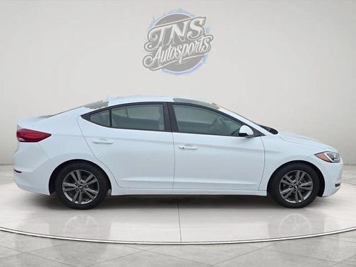 Quartz White Pearl 2017 Hyundai ELANTRA SE