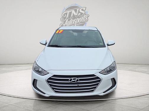Quartz White Pearl 2017 Hyundai ELANTRA SE