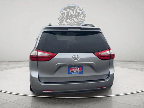 2018 Toyota Sienna XLE