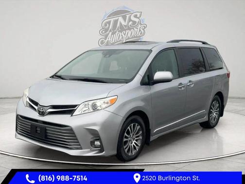 2018 Toyota Sienna XLE