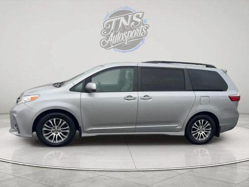 2018 Toyota Sienna XLE