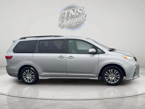 2018 Toyota Sienna XLE