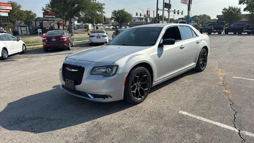 2019 Chrysler 300 Touring