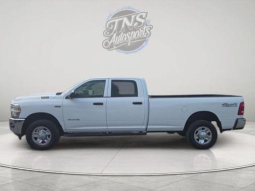 Bright White Clearcoat 2019 RAM 2500 Tradesman Crew Cab 4x4 8' Box