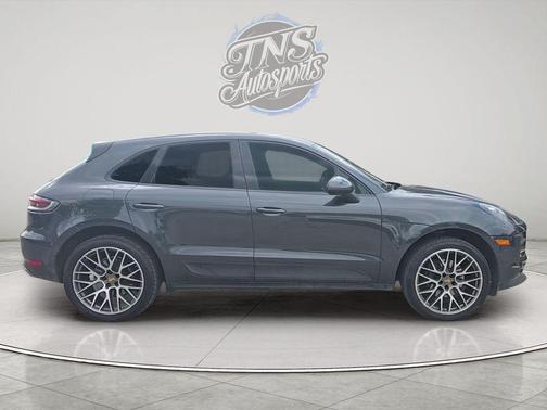 Volcano Grey Metallic 2019 Porsche Macan Macan