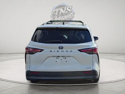 Blizzard Pearl 2021 Toyota Sienna XLE 8 Passenger