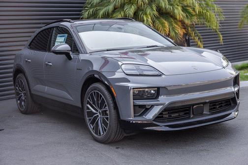 2025 Porsche Macan Turbo