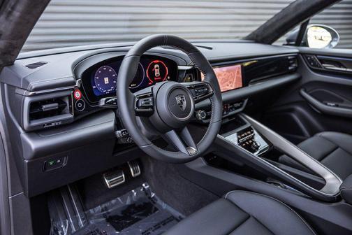 2025 Porsche Macan Turbo