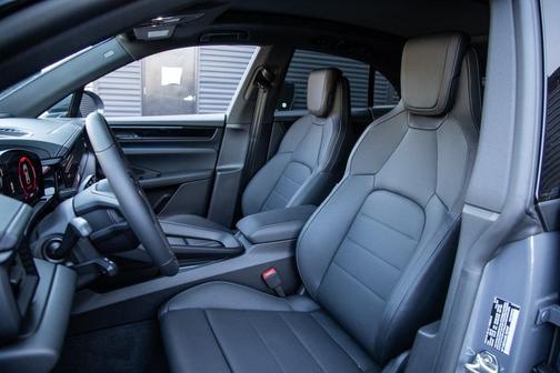 2025 Porsche Macan 4S