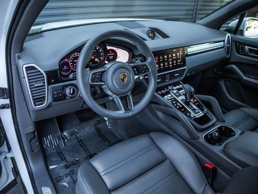 2023 Porsche Cayenne Platinum Edition