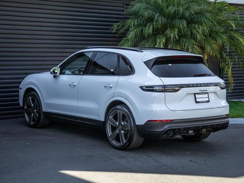 2023 Porsche Cayenne Platinum Edition