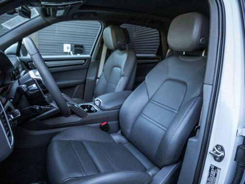 2023 Porsche Cayenne Platinum Edition