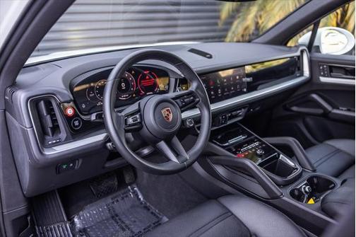 2024 Porsche Cayenne Base (Tiptronic)