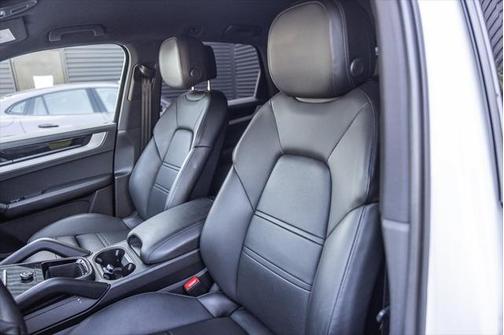 2024 Porsche Cayenne Base (Tiptronic)