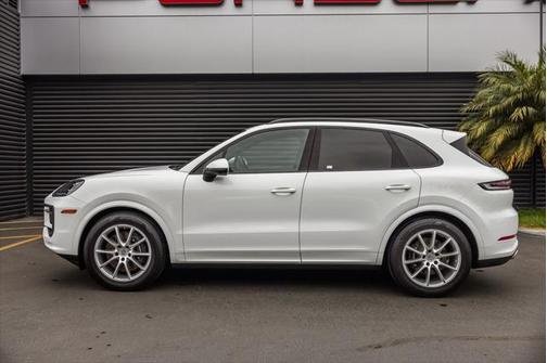 2024 Porsche Cayenne Base (Tiptronic)