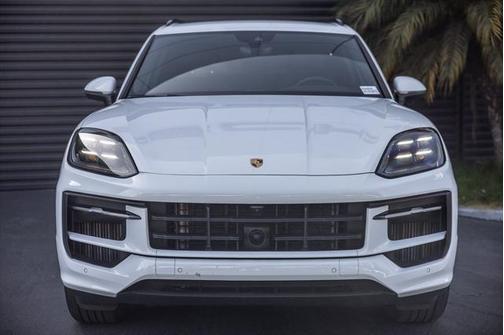 2024 Porsche Cayenne Base (Tiptronic)