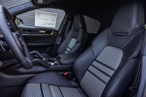 2026 Porsche Cayenne GTS