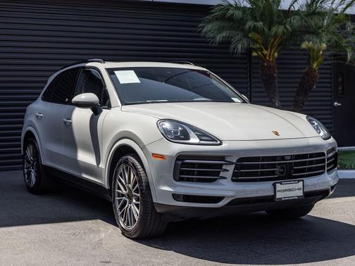 Chalk 2022 Porsche Cayenne Platinum Edition