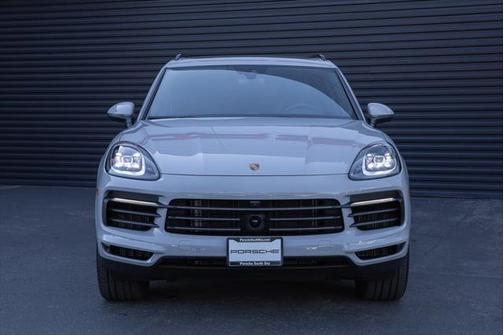 Chalk 2022 Porsche Cayenne Platinum Edition