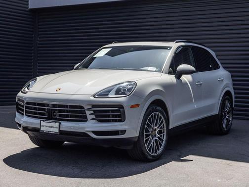 Chalk 2022 Porsche Cayenne Platinum Edition