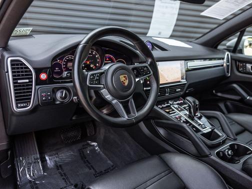 Chalk 2022 Porsche Cayenne Platinum Edition