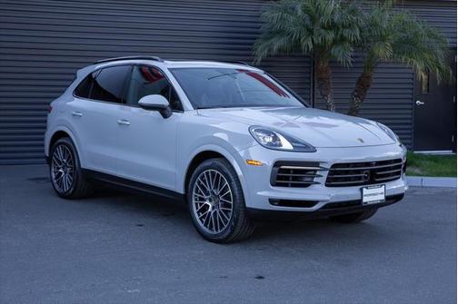 Chalk 2022 Porsche Cayenne Platinum Edition