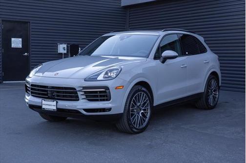Chalk 2022 Porsche Cayenne Platinum Edition