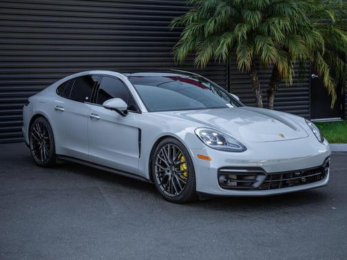 Chalk 2023 Porsche Panamera 4