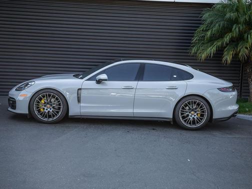 Chalk 2023 Porsche Panamera 4