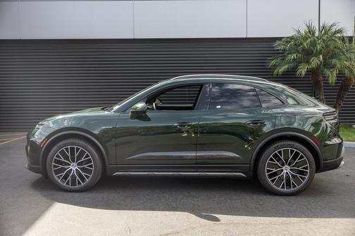2025 Porsche Macan 4
