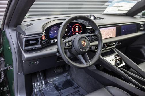2025 Porsche Macan 4