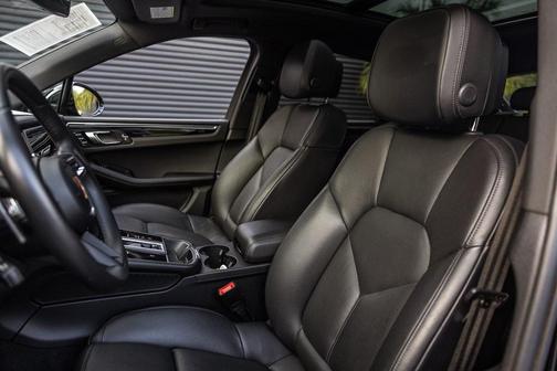 2022 Porsche Macan AWD