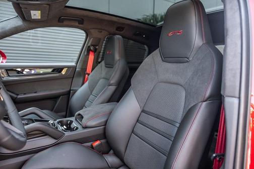 2025 Porsche Cayenne GTS