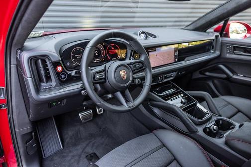 2025 Porsche Cayenne GTS