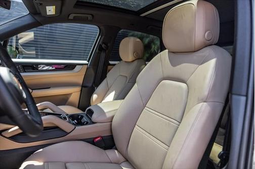 2025 Porsche Cayenne Base