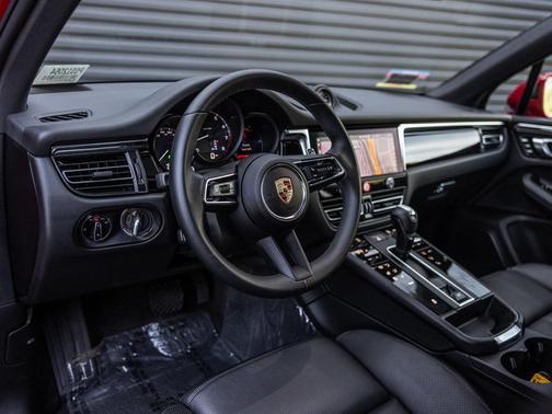 2025 Porsche Macan T