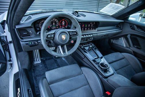 2025 Porsche 911 Carrera 4 GTS