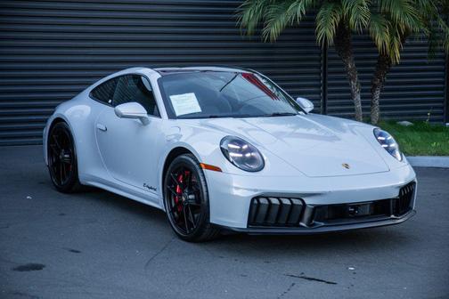 2025 Porsche 911 Carrera 4 GTS