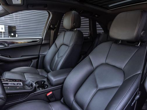 Volcano Grey Metallic 2023 Porsche Macan Macan