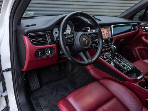 Carrara White Metallic 2024 Porsche Macan Macan