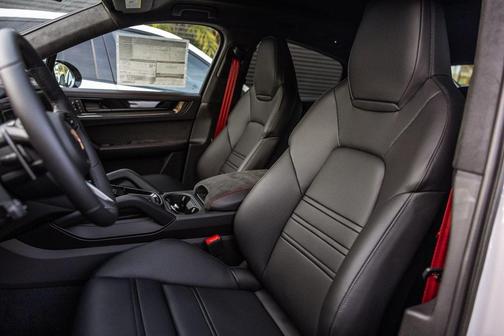 2026 Porsche Cayenne GTS